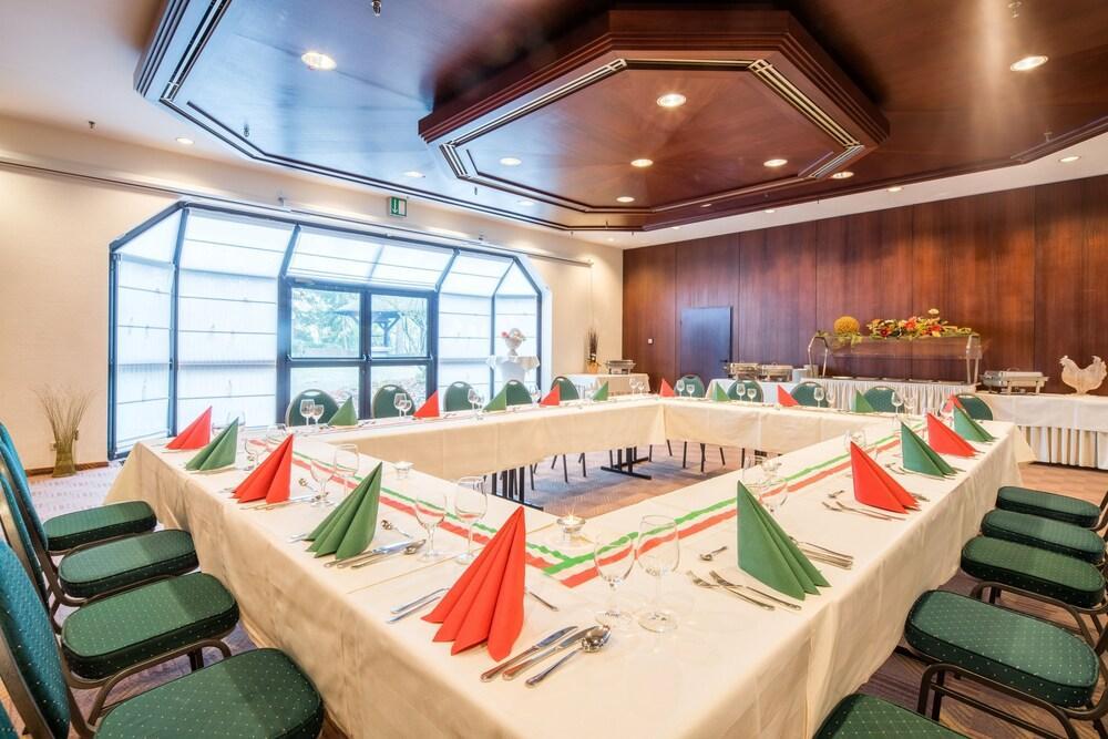 Hotel Bitburg Bagian luar foto
